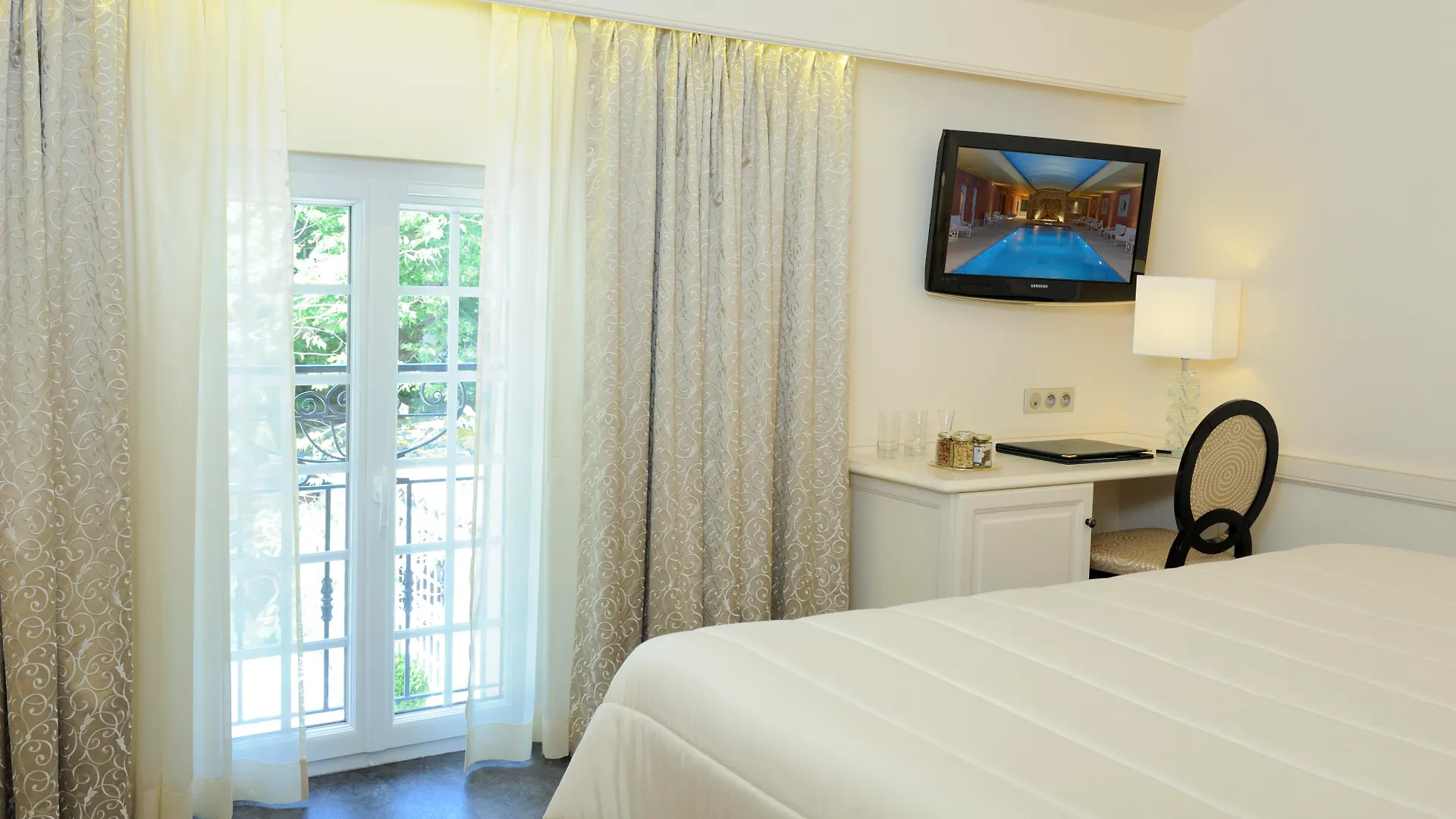 Auberge De Cassagne & Spa Le Pontet